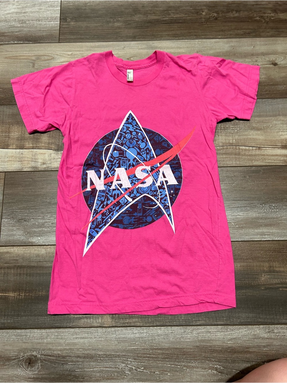 NASA Star Trek Short Sleeve Tee in Hot Pink xs-s